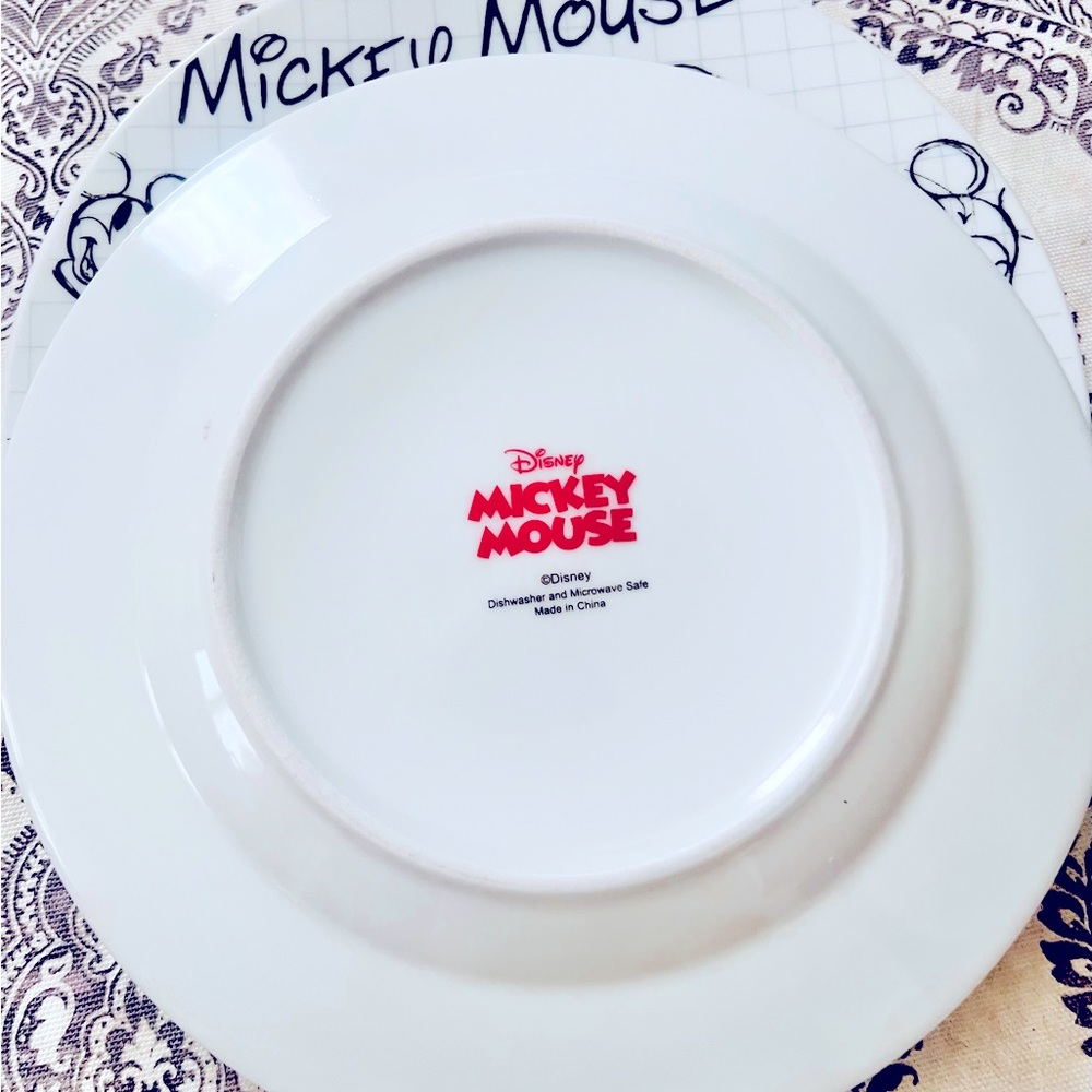Disney Mickey Mouse Christmas Sketch saucers(4) & 1 large, Excellent Condition - Picture 2 of 3